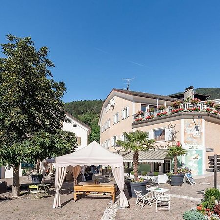 Hotel Weisse Lilie - B&B Rio di Pusteria المظهر الخارجي الصورة