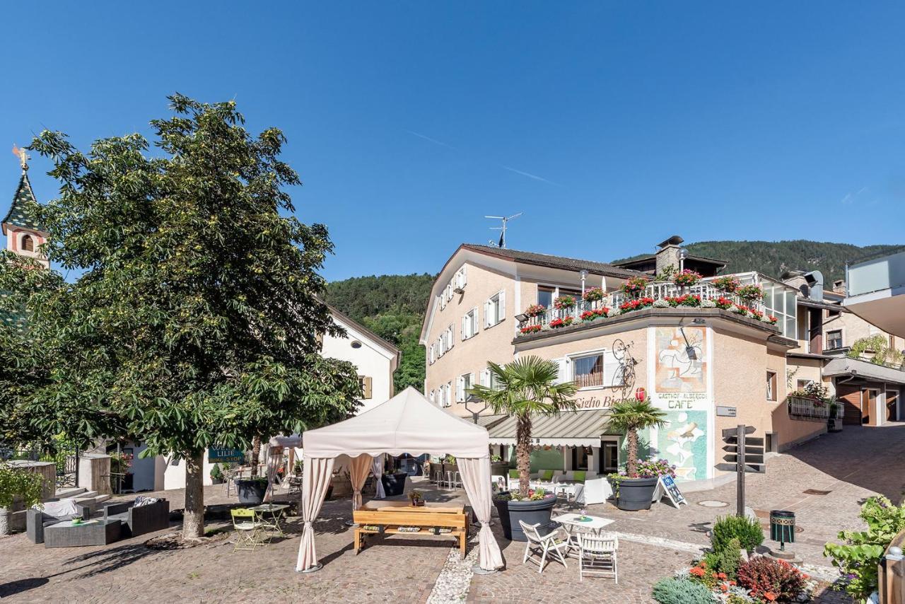 Hotel Weisse Lilie - B&B Rio di Pusteria المظهر الخارجي الصورة