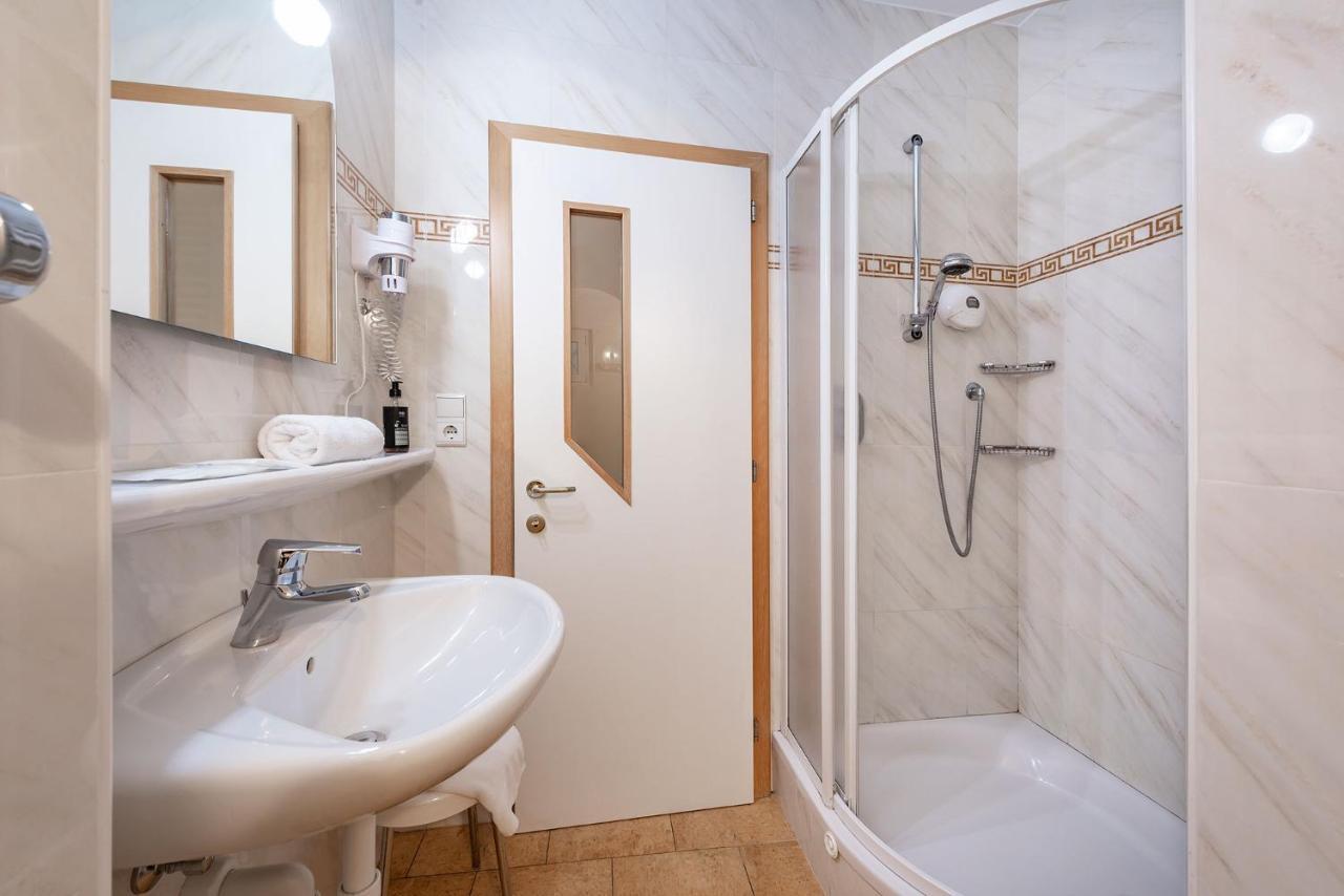 Hotel Weisse Lilie - B&B Rio di Pusteria المظهر الخارجي الصورة