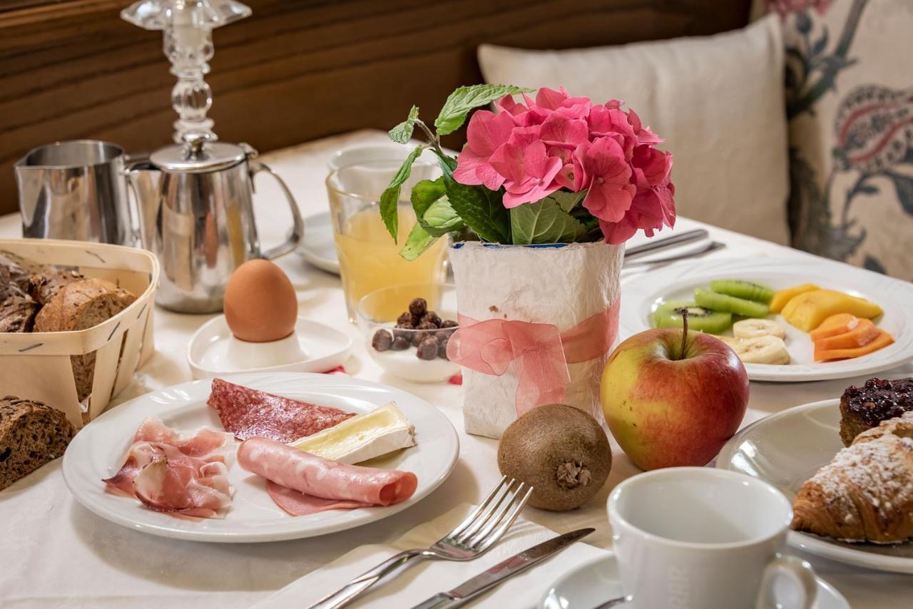 Hotel Weisse Lilie - B&B Rio di Pusteria المظهر الخارجي الصورة