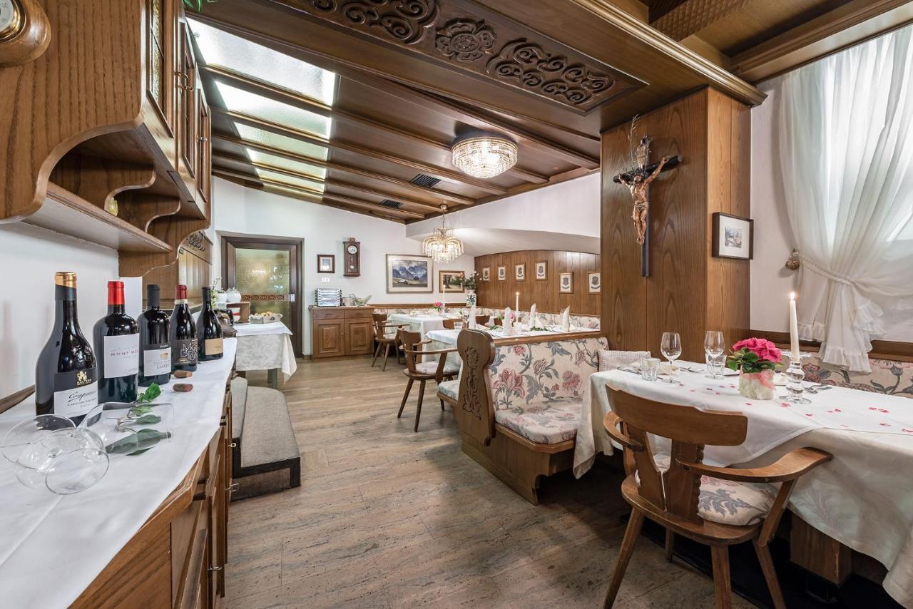 Hotel Weisse Lilie - B&B Rio di Pusteria المظهر الخارجي الصورة