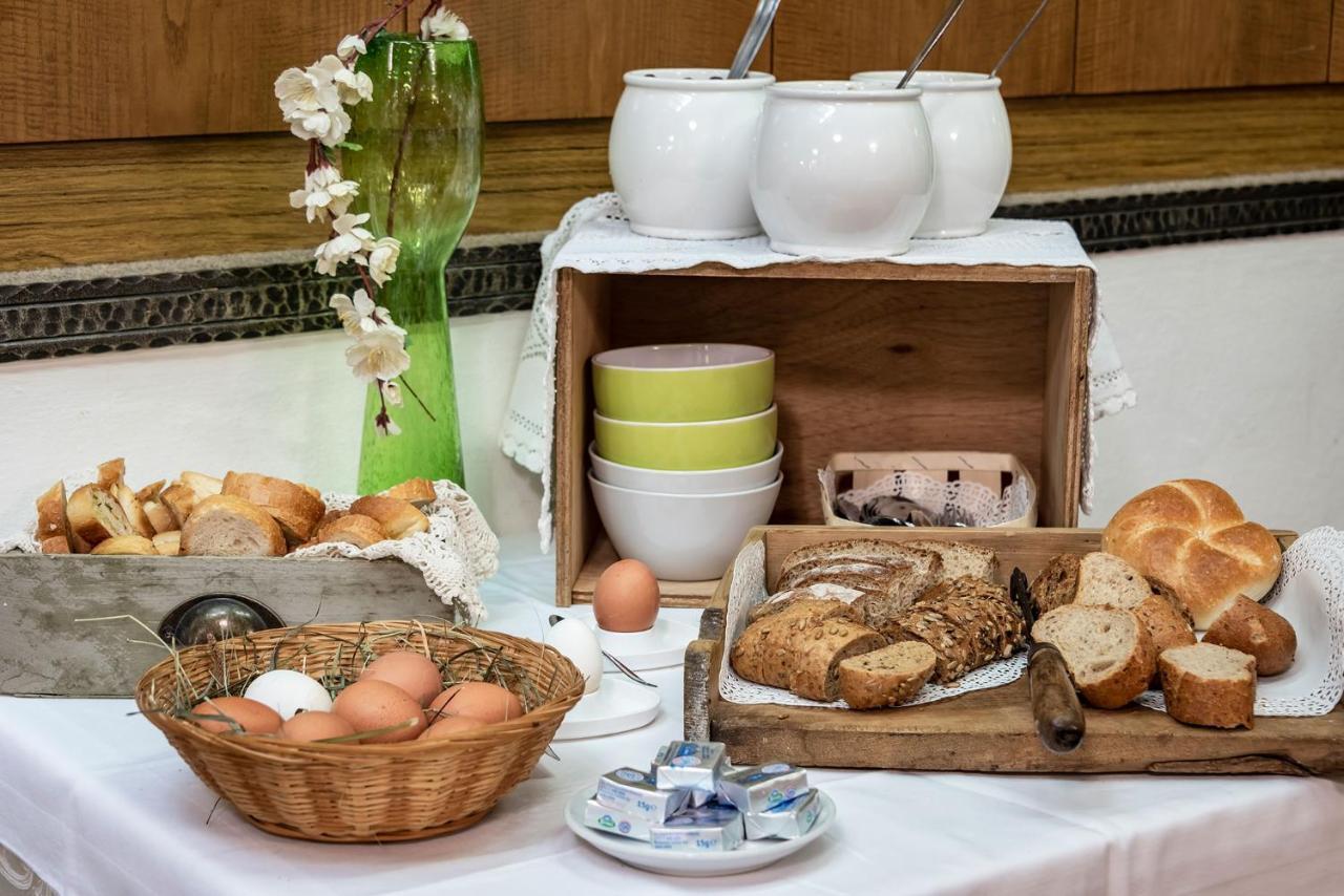 Hotel Weisse Lilie - B&B Rio di Pusteria المظهر الخارجي الصورة