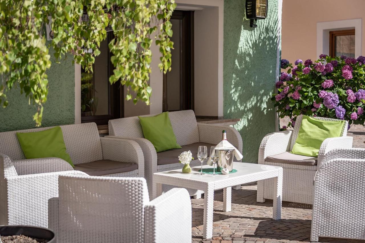 Hotel Weisse Lilie - B&B Rio di Pusteria المظهر الخارجي الصورة