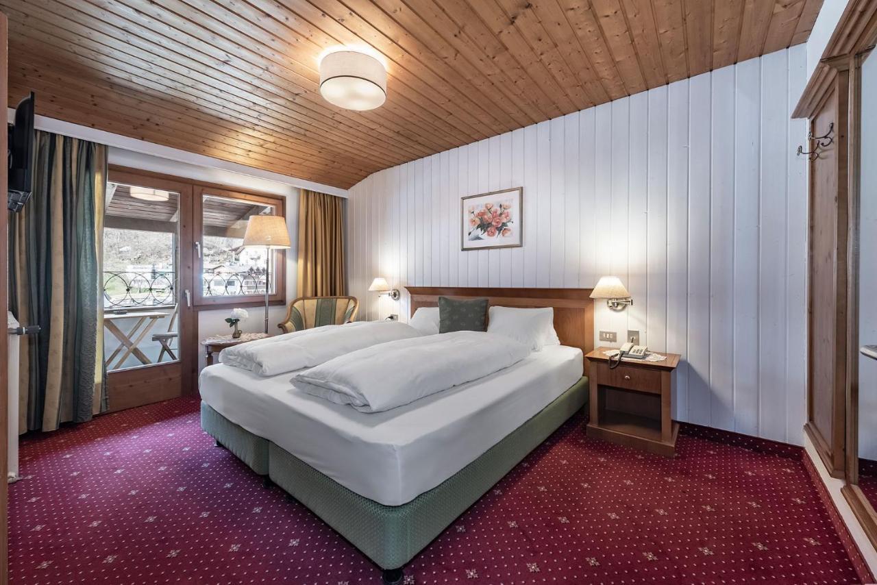 Hotel Weisse Lilie - B&B Rio di Pusteria المظهر الخارجي الصورة