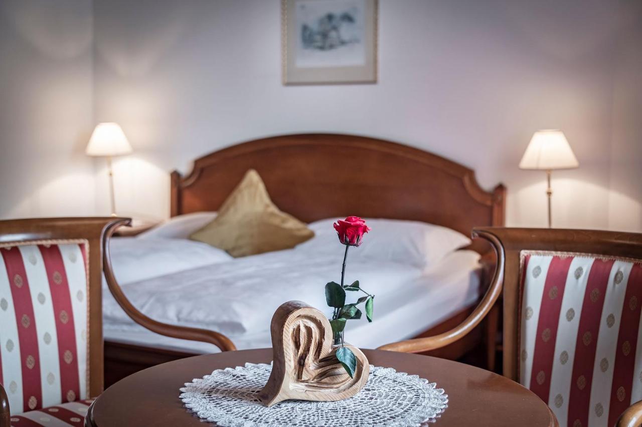 Hotel Weisse Lilie - B&B Rio di Pusteria المظهر الخارجي الصورة