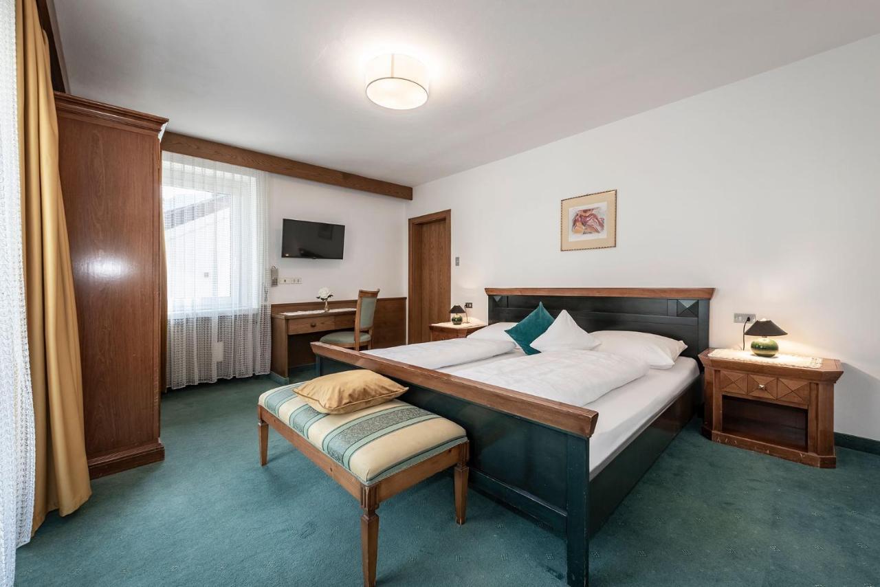 Hotel Weisse Lilie - B&B Rio di Pusteria المظهر الخارجي الصورة