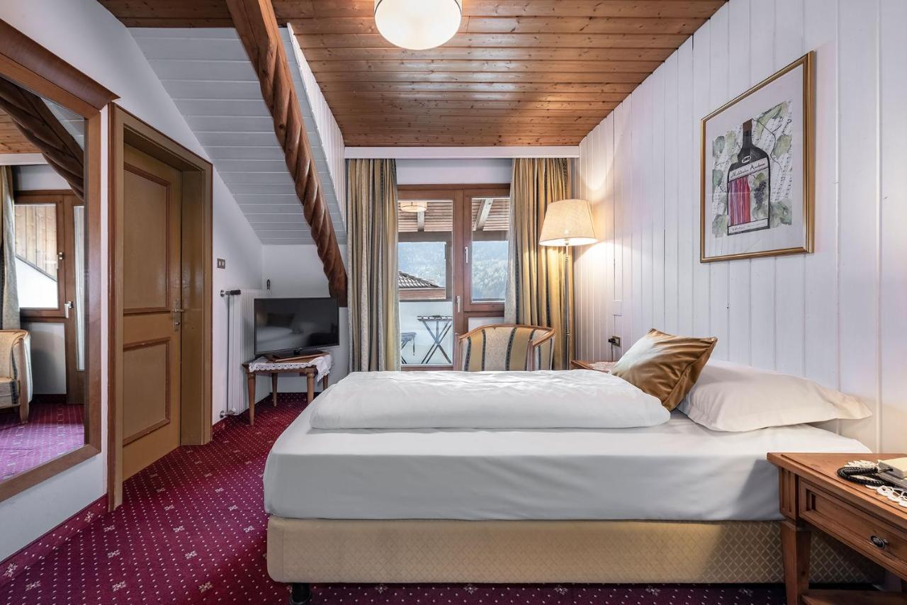 Hotel Weisse Lilie - B&B Rio di Pusteria المظهر الخارجي الصورة